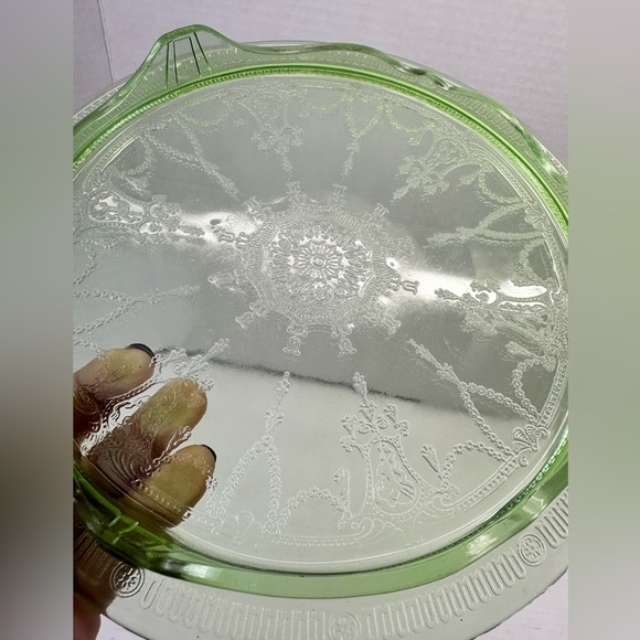 Vintage Green Depression Uranium Glass Etched Cake Plate 10" - Picture 4 of 6